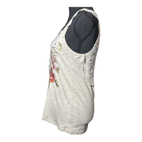 Freeway Floral Embroidered Lace Trim Women's Top Size Medium - Picture 3 of 5